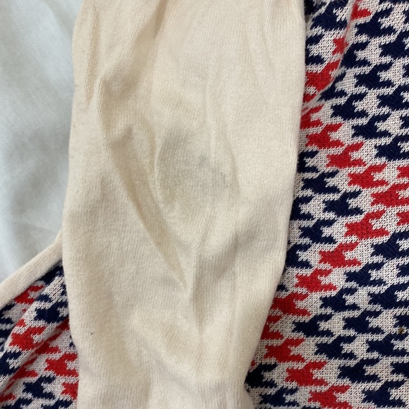 Red/ navy houndstooth v-neck cardigan. - Picture 4 of 5